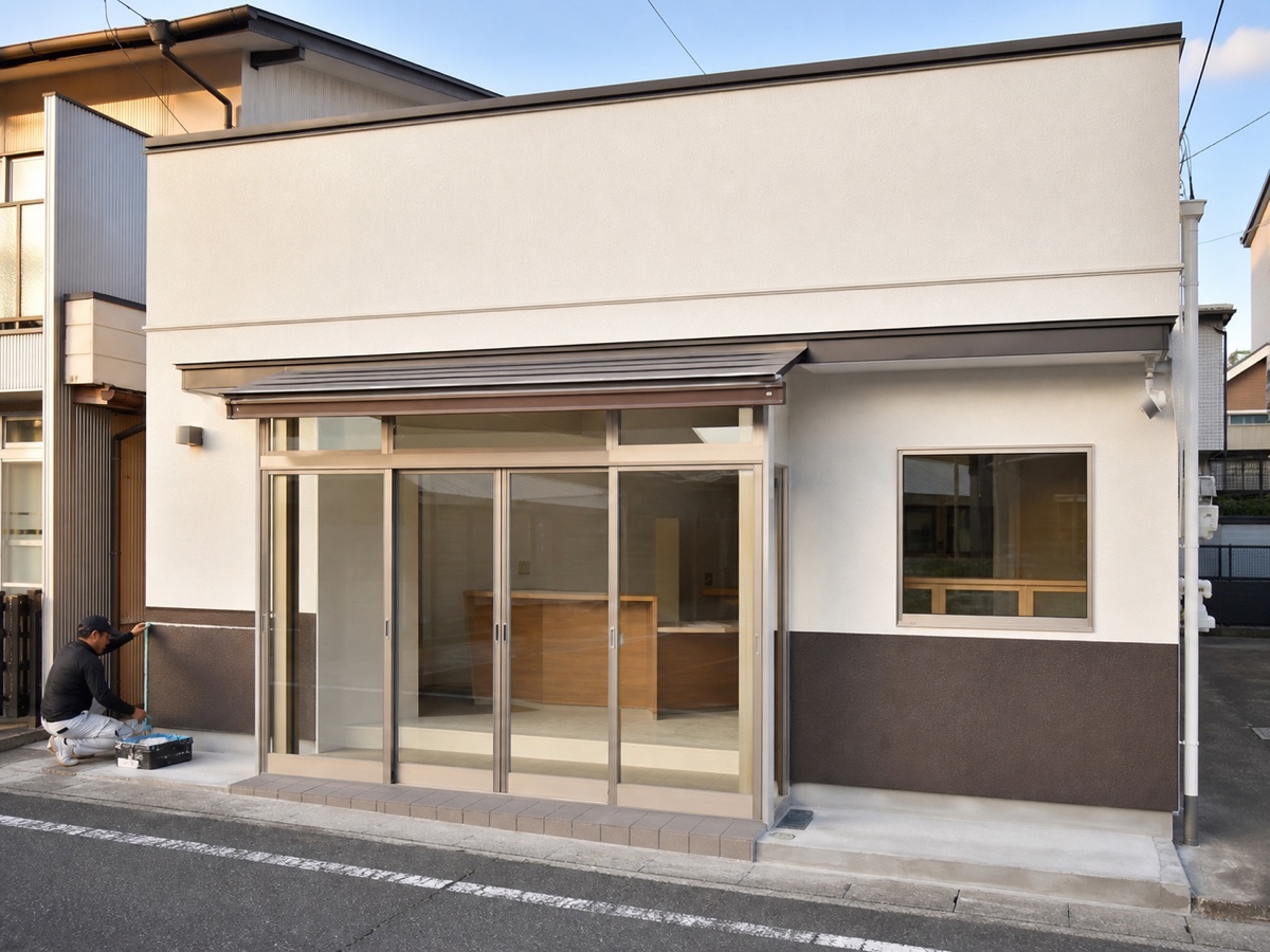 地域の塗装店が仕上げた小さな店舗の外壁